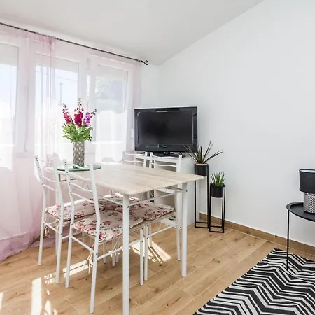 Cosy Near The Sport Center And Exercise Park Visnjik - Apartament