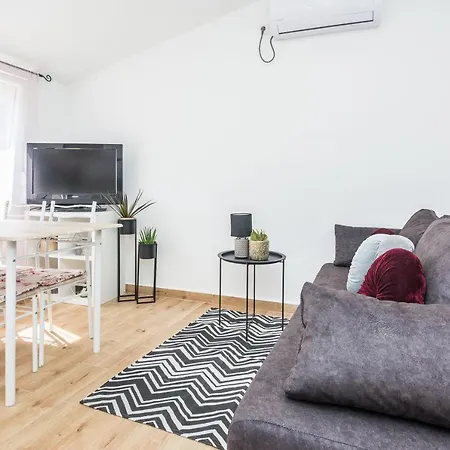 Cosy Near The Sport Center And Exercise Park Visnjik - *