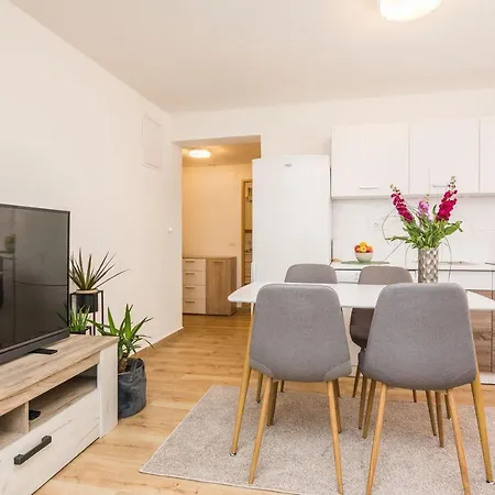 Cosy Near The Sport Center And Exercise Park Visnjik - Apartment