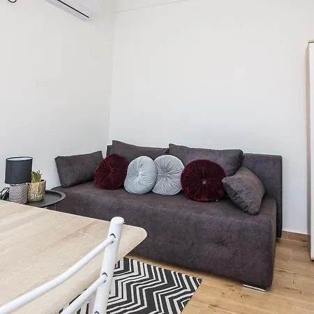 Apartment Cosy Near The Sport Center And Exercise Park Visnjik - *