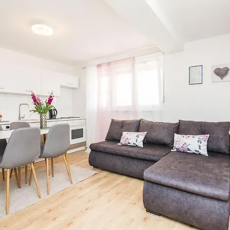 Apartment Cosy Near The Sport Center And Exercise Park Visnjik - *