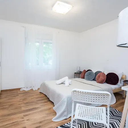 Apartament Cosy Near The Sport Center And Exercise Park Visnjik - *