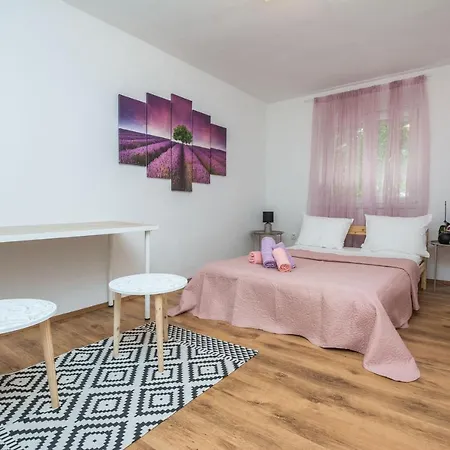 Cosy Near The Sport Center And Exercise Park Visnjik -