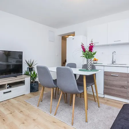 Cosy Near The Sport Center And Exercise Park Visnjik - Apartment Zadar