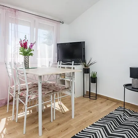 Cosy Near The Sport Center And Exercise Park Visnjik - Apartment Zadar