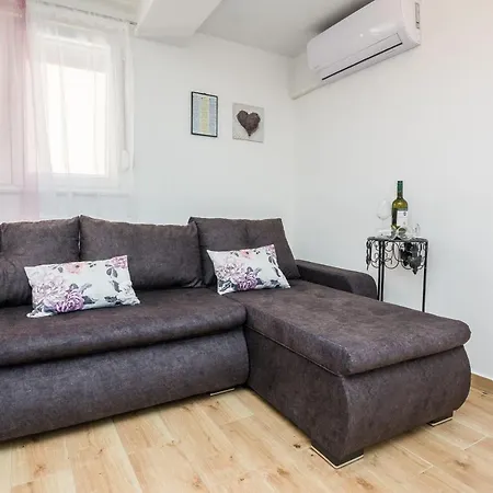 Cosy Near The Sport Center And Exercise Park Visnjik - Apartment Zadar