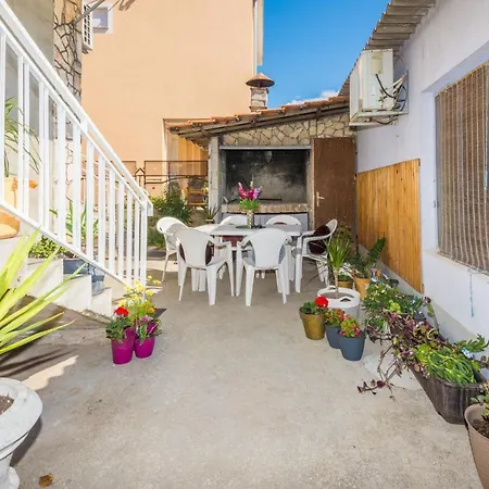 Cosy Near The Sport Center And Exercise Park Visnjik -